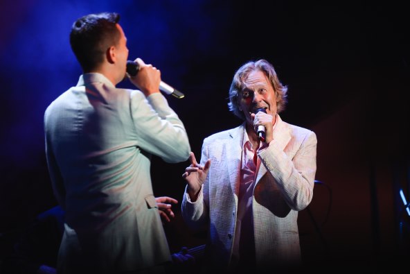 U ČAST OLIVERU Palili baklje, gledali s brodica i uživali u hitovima 