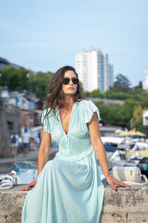 XYZ, Silvian Heach haljina, prije 1.329,00 kn -70% sada 398,70 kn; XYZ, Tosca Blu cipele, prije 1.079,00 kn -50% sada 539,50 kn; CORSO ROMA torba, prije 585,00 kn -54% sada 264,00 kn; OPTOTIM, Vogue sunčane naočale, prije 945,23 kn -30% sada 661,66 kn