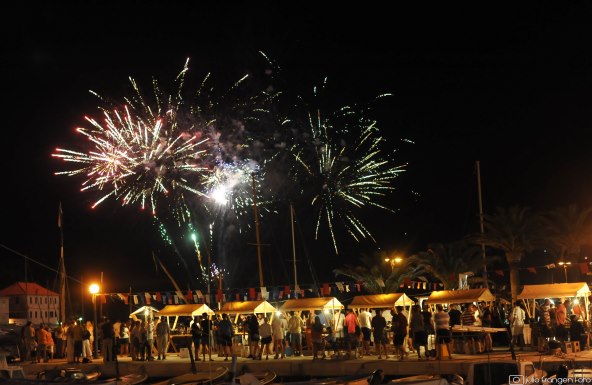 fešta vina Jelsa_vatromet