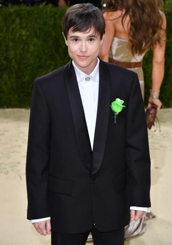 Elliot Page kao muškarac na crvenom tepihu Met Gale 