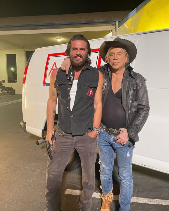 Mickey Rourke unakazio je svoje lice plastičnim operacijama.