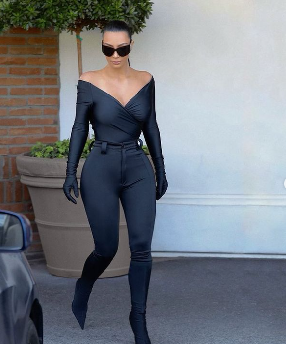 Kim Kardashian drastično je smršavjela kroz godine