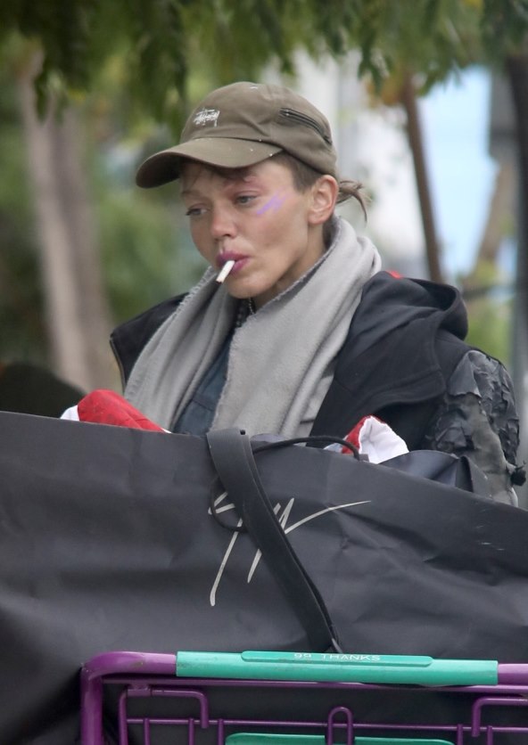 Manekenka od milijunašice postala beskućnica