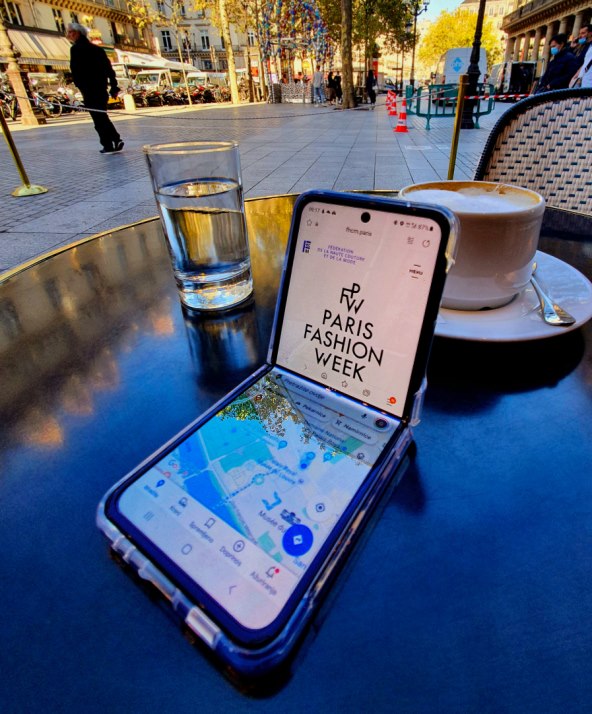 Često volim dokumentirati kako sam radio neki set za snimanje, pa mi je ova opcija idealna za tu realizaciju. Jednostavno odložite presavinuti Galaxy ZFlip3 5G na bilo koju podlogu, uključite opciju Hipersnimanje i posvetite se svom poslu, a za to vrijeme će mobitel sa sigurne pozicije snimati ubrzani tijek vašeg rada.