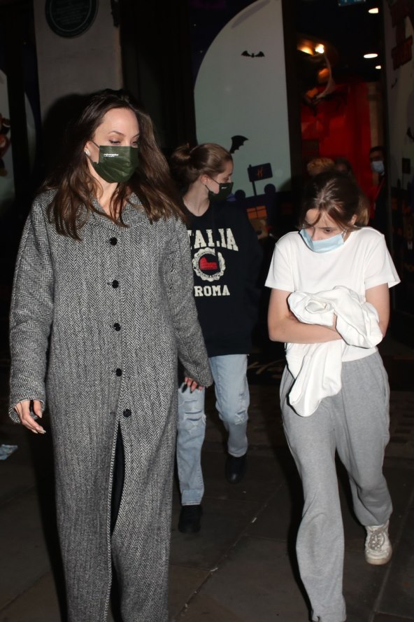 Angelina Jolie, Vivienne Jolie Pitt