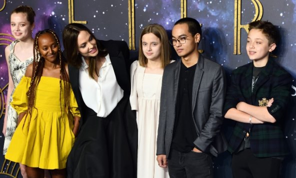 Angelina Jolie sa svojom djecom