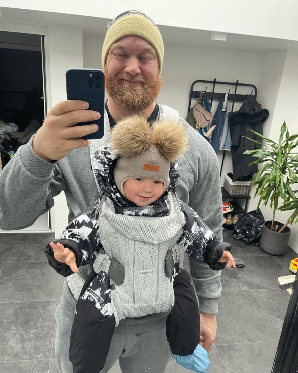 Hafþor Julius Bjornsson i Kelsey Henson
