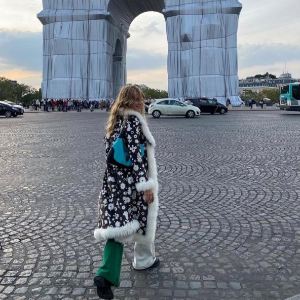 Charlotte Simone kaputi