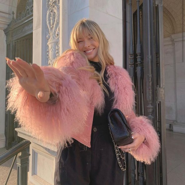 Charlotte Simone kaputi