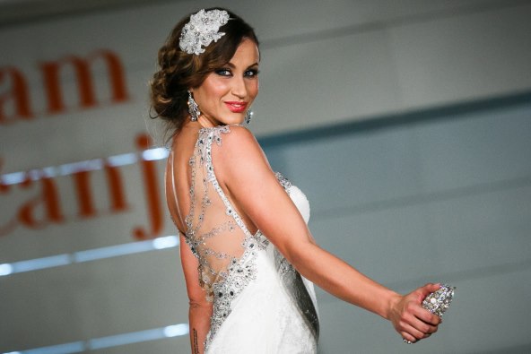 palcic-gore-za-bebe-na-sajmu-vjencanja