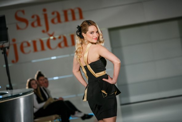 palcic-gore-za-bebe-na-sajmu-vjencanja