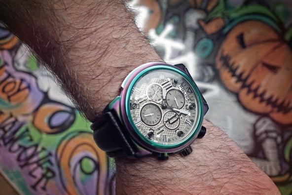 police-predstavlja-nove-modele-satova-za-2015