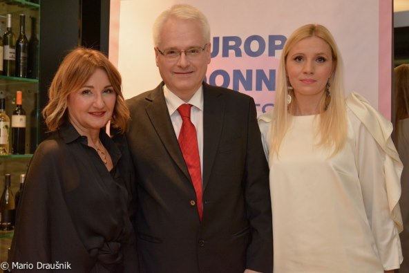 na-bozicnom-druzenju-europa-donne-najavljena-suradnja-s-tonyem-cetinskim