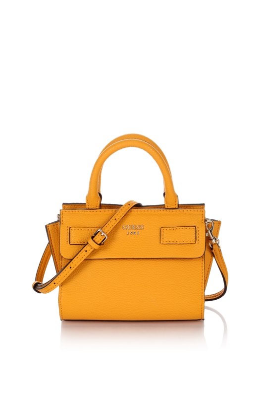 guess-predstavio-novu-accessorise-kampanju-zanimljiva-modna-igra