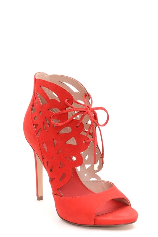 guess-predstavio-novu-accessorise-kampanju-zanimljiva-modna-igra