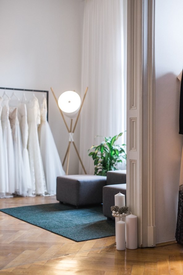 poznati-dizajnerski-showroom-u-blagdanskom-ruhu