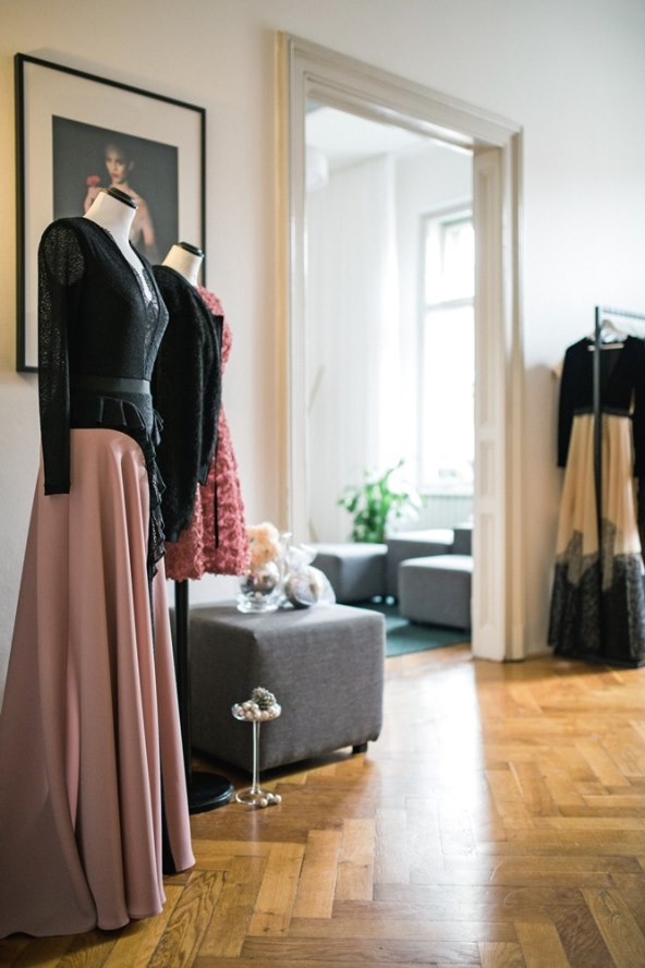 poznati-dizajnerski-showroom-u-blagdanskom-ruhu