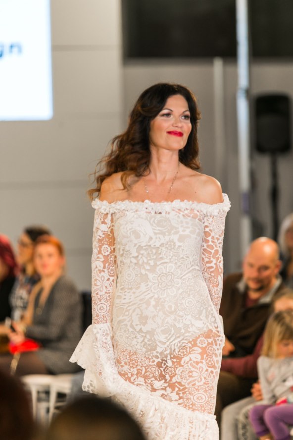 poznati-dalmatinci-i-dalmatinke-pokazali-veliko-srce-za-palcice-na-humanitarnoj-reviji-sajma-vjencanja-split