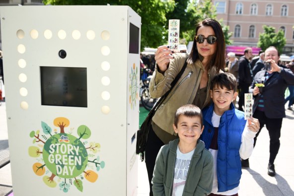 brojni-poznati-reciklirali-s-posjetiteljima-na-dm-story-green-danu