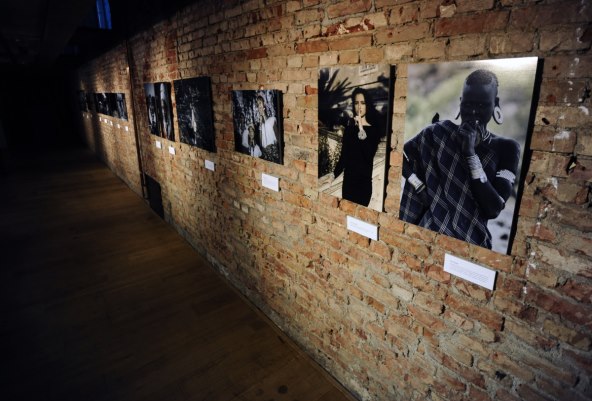 poznate-osobe-na-otvorenju-izlozbe-minuta-sutnje-zorana-marinovica-i-national-geographica-hrvatska-u-zagrebackoj-laubi