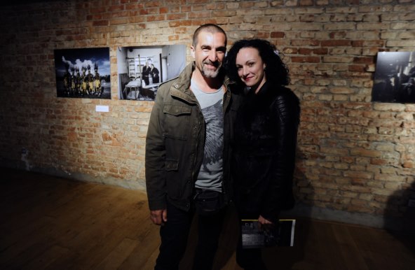 poznate-osobe-na-otvorenju-izlozbe-minuta-sutnje-zorana-marinovica-i-national-geographica-hrvatska-u-zagrebackoj-laubi