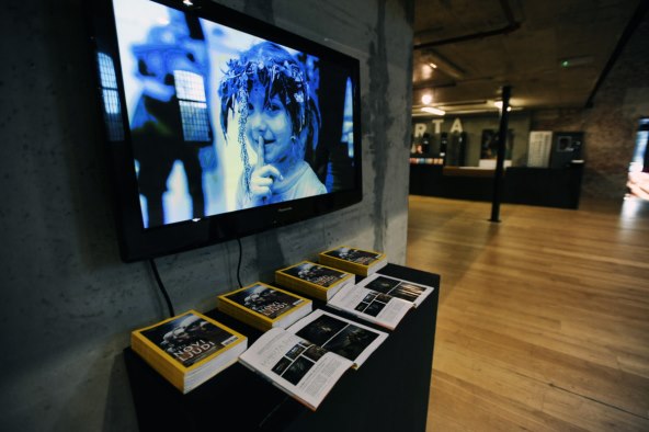 poznate-osobe-na-otvorenju-izlozbe-minuta-sutnje-zorana-marinovica-i-national-geographica-hrvatska-u-zagrebackoj-laubi