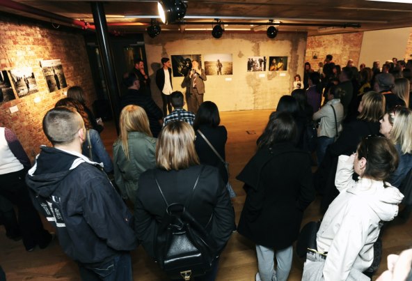 poznate-osobe-na-otvorenju-izlozbe-minuta-sutnje-zorana-marinovica-i-national-geographica-hrvatska-u-zagrebackoj-laubi