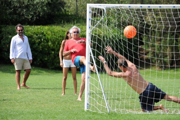 Elizabetta Gregoriaci pokazala vretenasto tijelo igrajući nogomet 