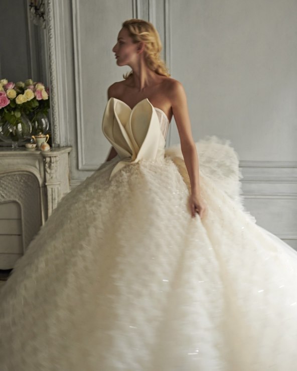 njihove-su-haljine-poput-skulptura-otkrijte-azzi-osta-svijet