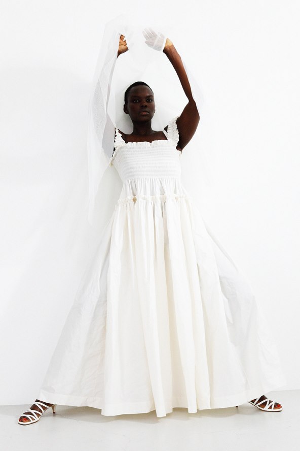 molly-goddard-kraljica-tila-predstavila-je-prvu-kolekciju-vjencane-mode