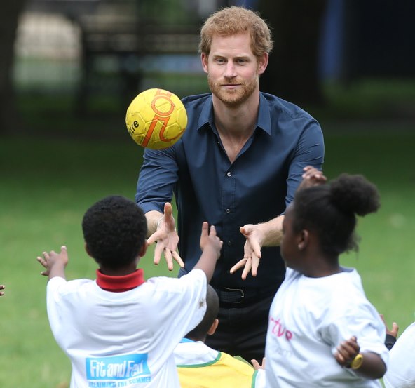 IMA 'ONO NEŠTO': I klinci jednostavno obožavaju princa Harryja