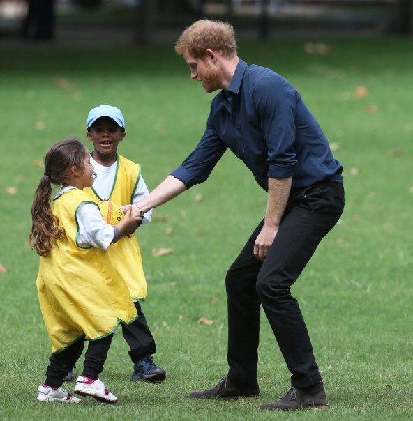 IMA 'ONO NEŠTO': I klinci jednostavno obožavaju princa Harryja