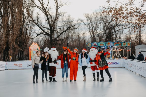 family-mall-otvorio-prvi-bozicni-grad-na-15-000-kvadrata-sa-stotinama-tisuca-lampica