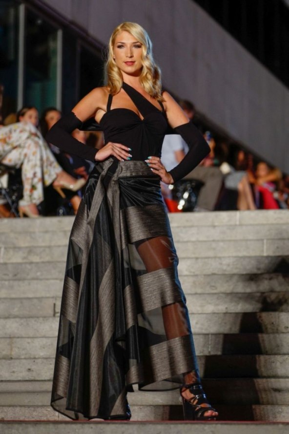 glamurozna-manifestacija-privukla-mnostvo-zaljubljenika-u-modu