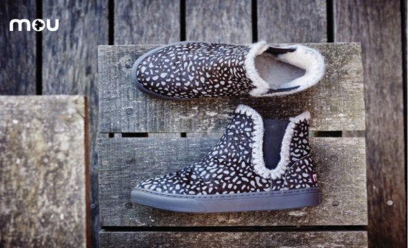 predmet-zudnje-svjetskih-zvijezda-mou-cizme-zvucno-pojacanje-u-fashionfriends-storeovima