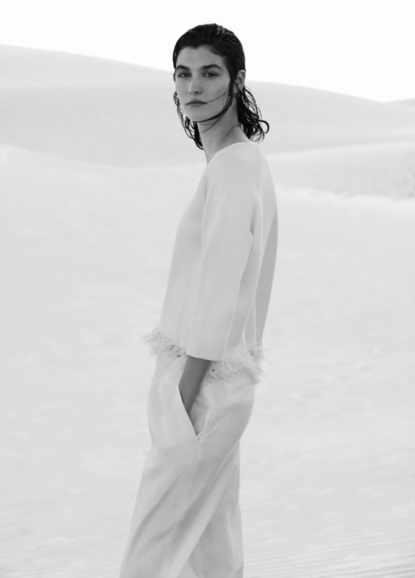 inspirativni-kontrast-pustinjskih-obzora-s-luksuznim-strukturama-modernog-zapada