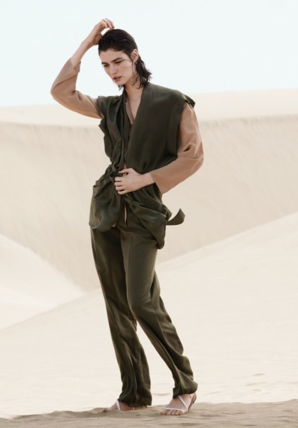 inspirativni-kontrast-pustinjskih-obzora-s-luksuznim-strukturama-modernog-zapada