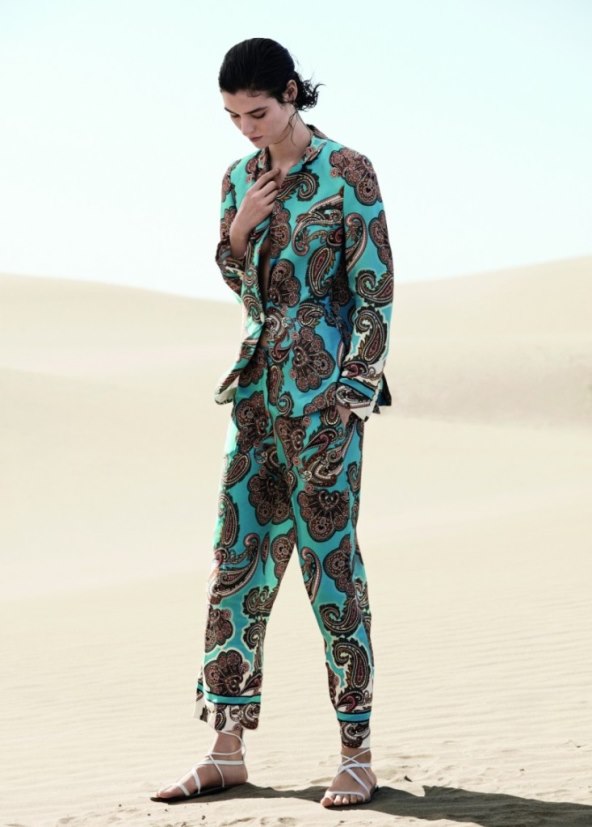 inspirativni-kontrast-pustinjskih-obzora-s-luksuznim-strukturama-modernog-zapada