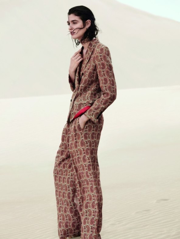 inspirativni-kontrast-pustinjskih-obzora-s-luksuznim-strukturama-modernog-zapada