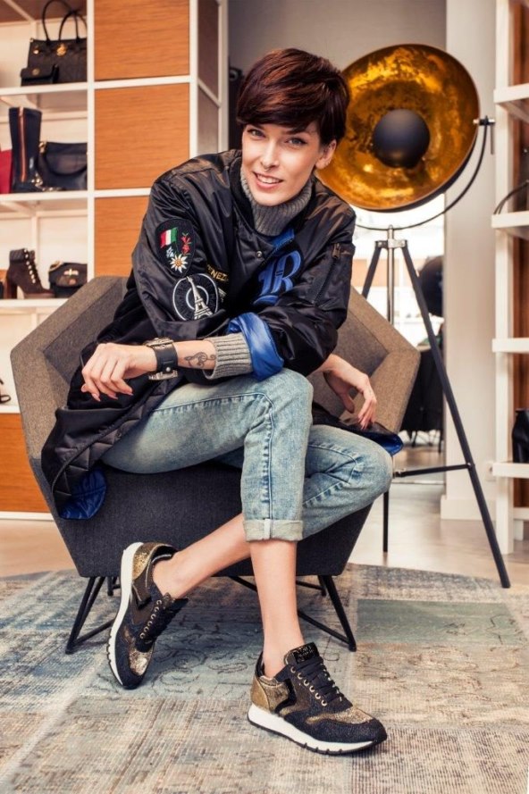 kristina-salinovic-odlicno-nosi-omiljene-celebrity-tenisice