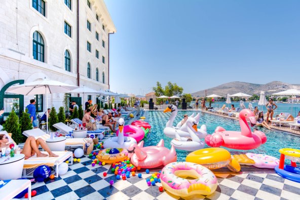 cosmopolitan-pool-party-powered-by-nivea-sun-najbolja-je-zabava-na-jadranu