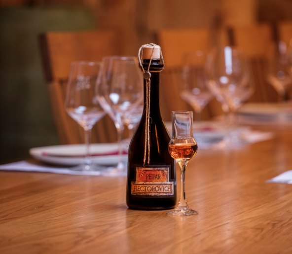 oda-moru-vinu-i-autohtonim-ljepotama-najsuncanijeg-hrvatskog-otoka