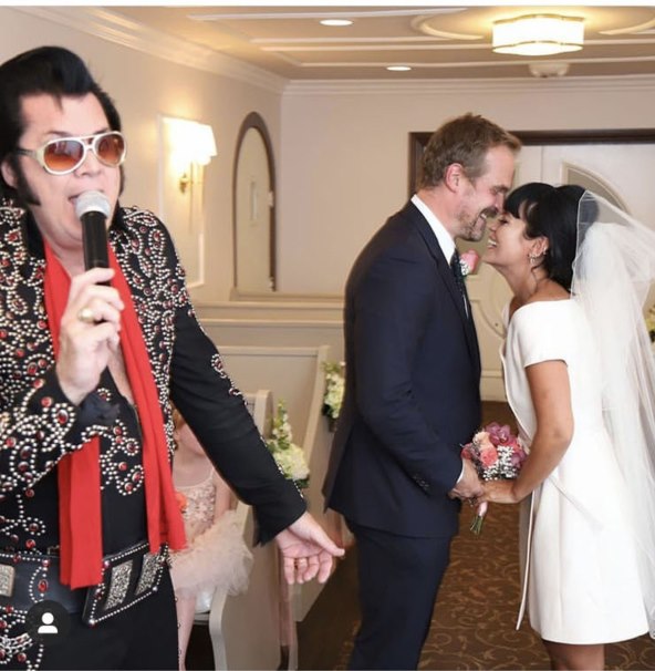 pjevacica-lily-allen-i-david-harbour-zvijezda-serijala-stranger-things-vjencali-su-se-u-las-vegasu