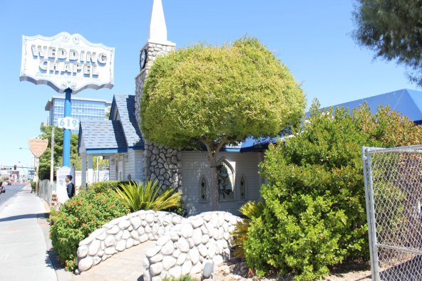 pjevacica-lily-allen-i-david-harbour-zvijezda-serijala-stranger-things-vjencali-su-se-u-las-vegasu