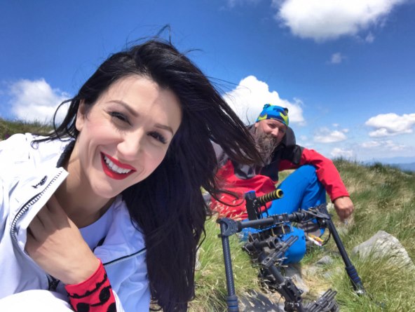 Domaća glazbenica ostavila bez daha svirajući na visokim stijenama