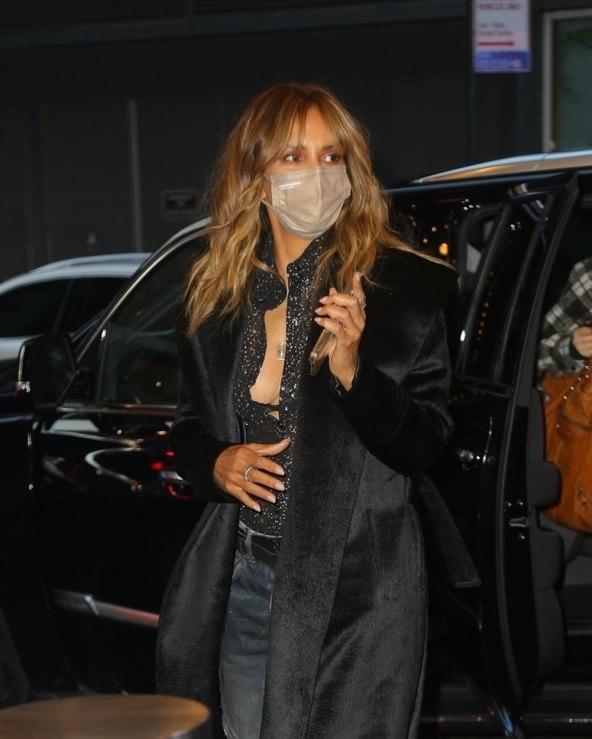 Halle Berry ima zavidnu liniju i u šestom desetljeću života