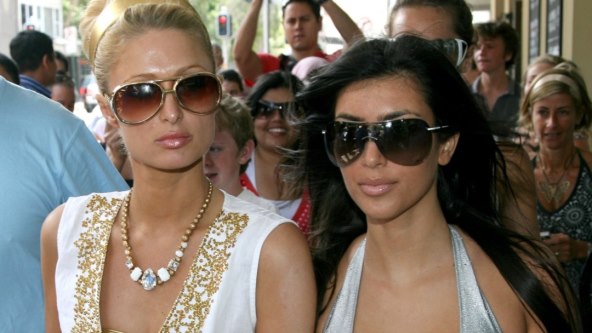 Kim Kardashian i Paris Hilton šeću ulicom u razuzdanim odjevnim kombinacijama