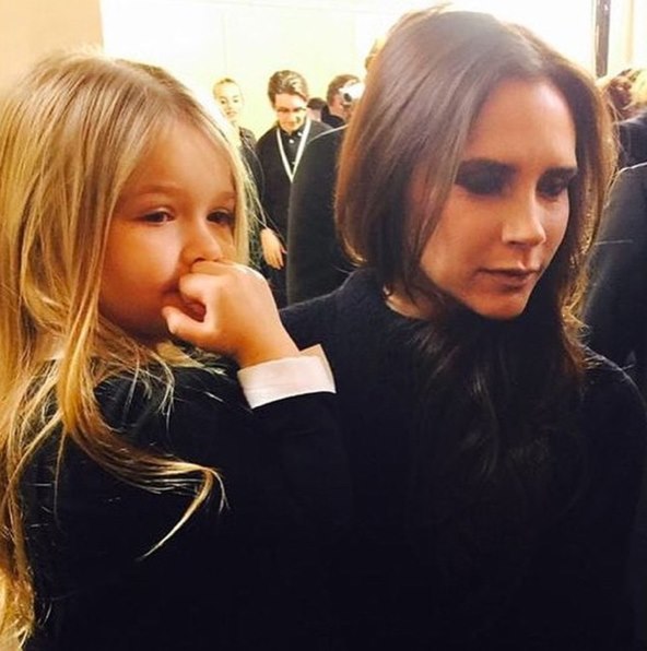Harper Beckham sa mamom