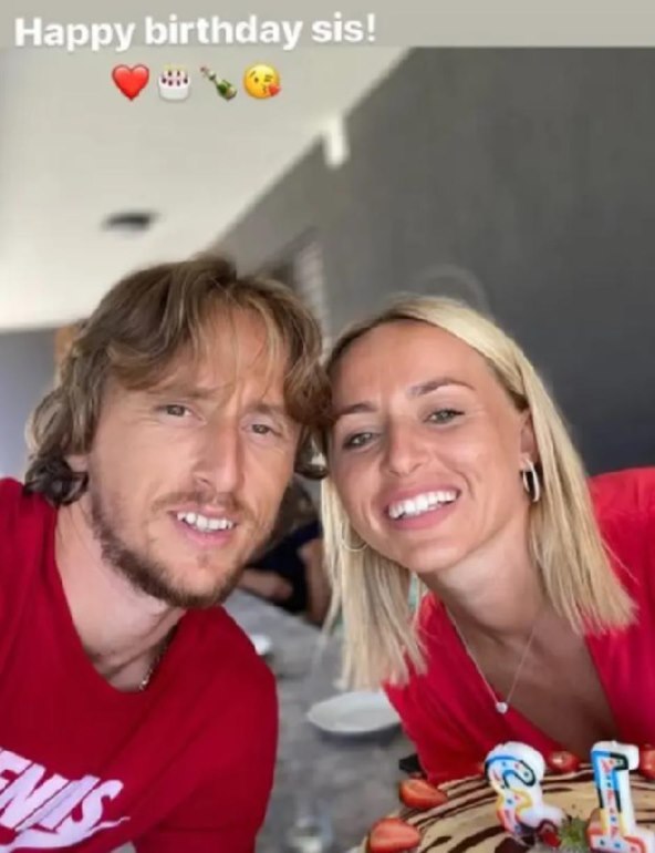 Luka Modrić i Jasmina Modrić poziraju na fotografiji za rođendan