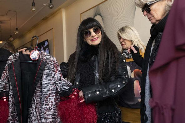 Matija Vujica na humanitarnom buvljaku.jpg